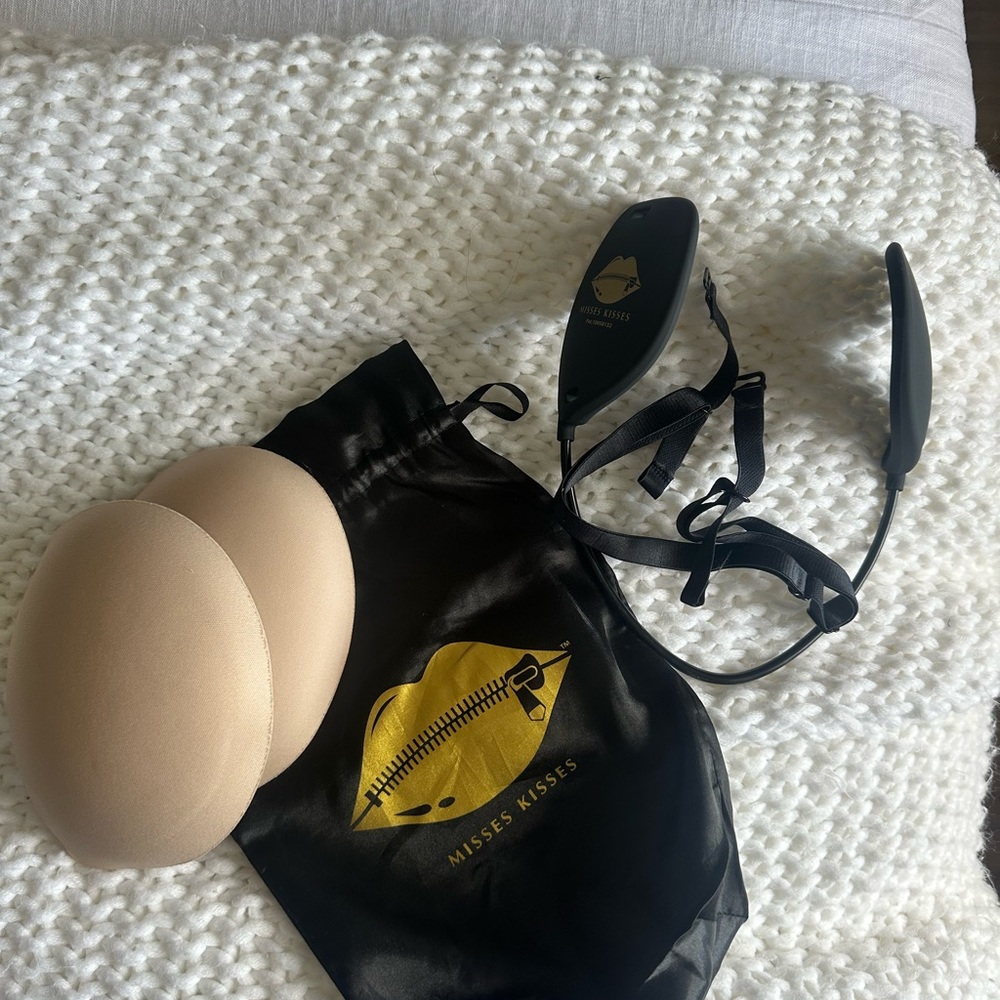Backless strapless bra
